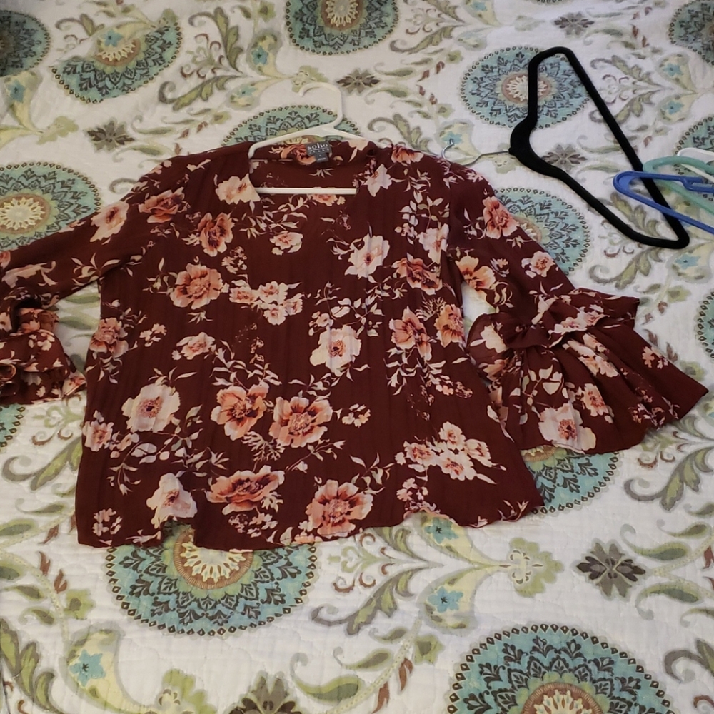 Bell sleeve v-neck blouse